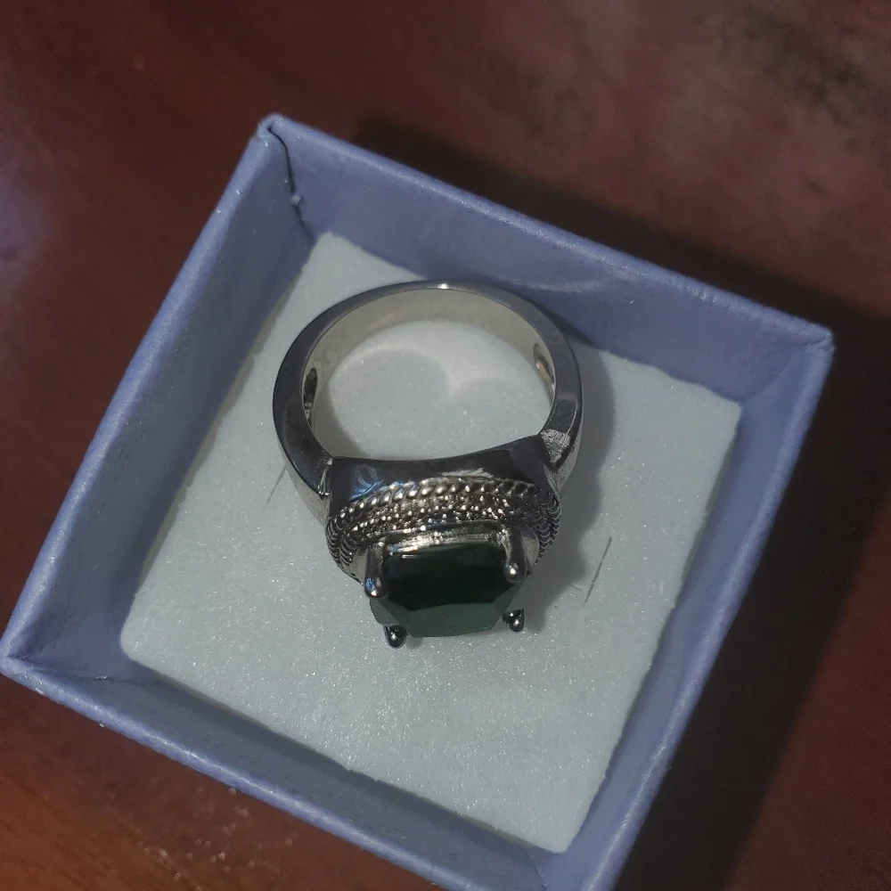 Gorgeous Silver & Green Fragrant Jewels Ring
